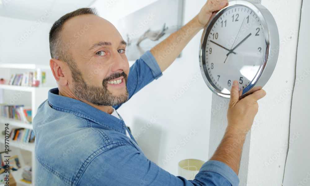 hanging the wall clock